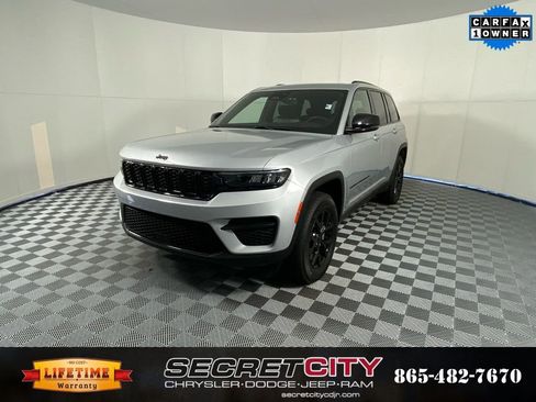 Used 2024 Jeep Grand Cherokee Altitude image 2