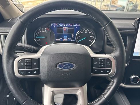 Used 2024 Ford Expedition XLT image 27