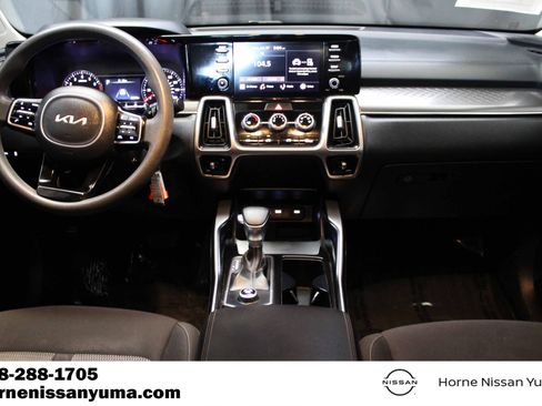 Used 2022 Kia Sorento LX FWD image 11
