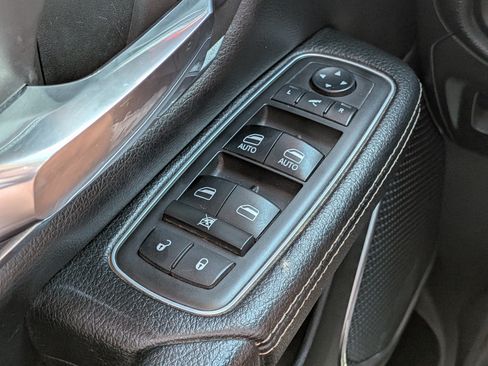 Used 2019 RAM 1500 Laramie w/ Off Road Group AWD/4WD image 21