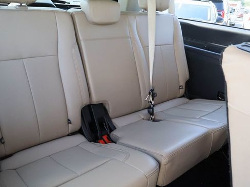 Used 2023 Ford Expedition Max XLT image 30