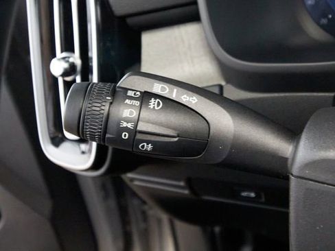 Certified 2025 Volvo XC40 B5 Core AWD/4WD image 13
