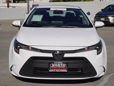 Certified 2025 Toyota Corolla LE image 3