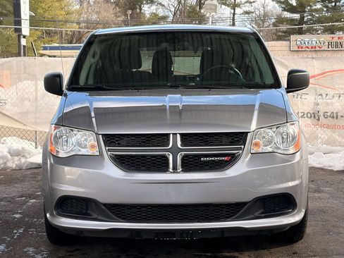 Used 2019 Dodge Grand Caravan SE image 3