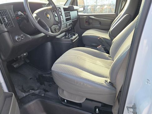 Used 2015 Chevrolet Express 2500 image 19