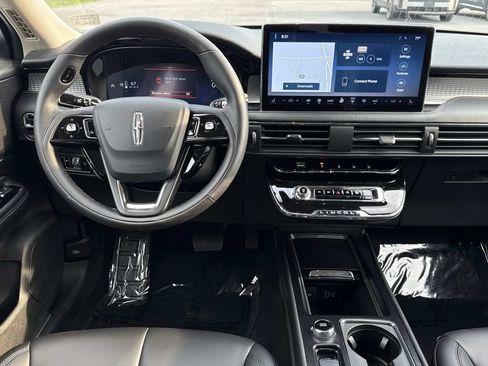 Used 2024 Lincoln Corsair AWD image 3