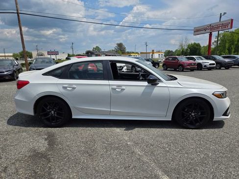 Used 2024 Honda Civic Sport image 9