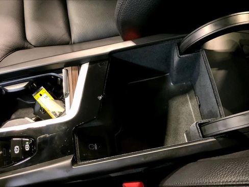 Used 2022 Volvo XC60 B5 Momentum w/ Climate Package image 35