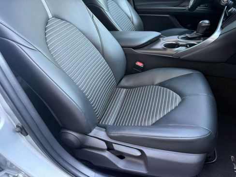 Used 2021 Toyota Camry SE image 8