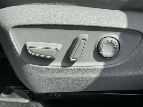 Used 2022 Toyota Highlander Limited image 19