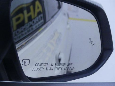 Used 2021 Toyota Highlander XLE AWD/4WD image 28