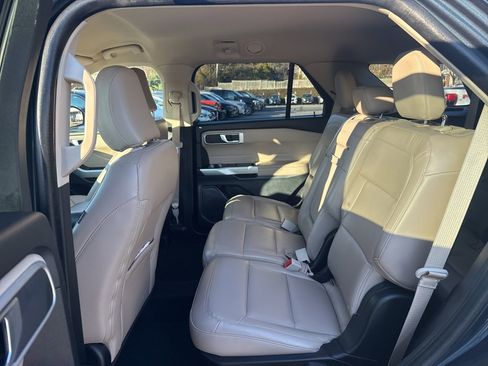 Used 2022 Ford Explorer XLT w/ Equipment Group 202A image 23