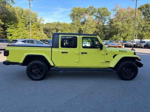 Used 2023 Jeep Gladiator Sport AWD/4WD image 7
