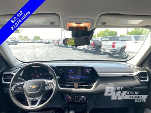 Used 2025 Chevrolet TrailBlazer LT w/ LT Cold Weather Package AWD/4WD image 19