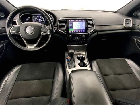 Used 2020 Jeep Grand Cherokee Altitude AWD/4WD image 12