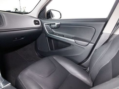 Used 2017 Volvo V60 T5 Cross Country w/ Convenience Package AWD/4WD image 8