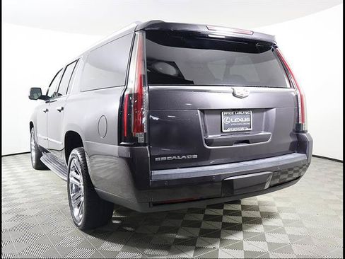 Used 2016 Cadillac Escalade ESV Luxury RWD image 4