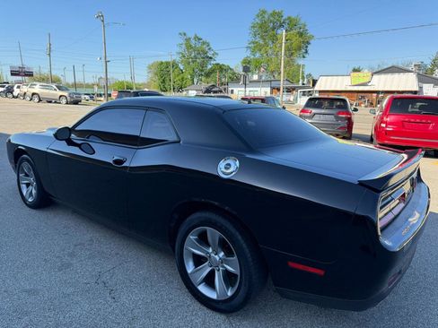 Used 2018 Dodge Challenger SXT RWD image 6