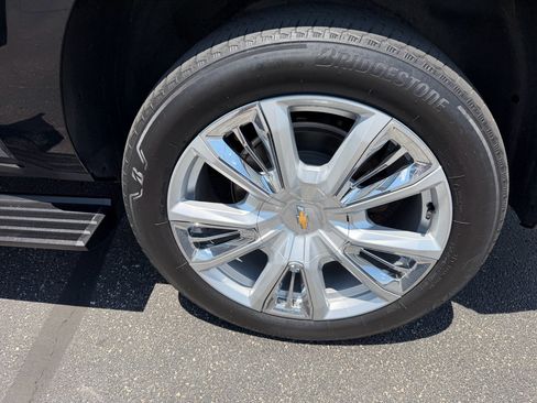Used 2023 Chevrolet Suburban High Country AWD/4WD image 28
