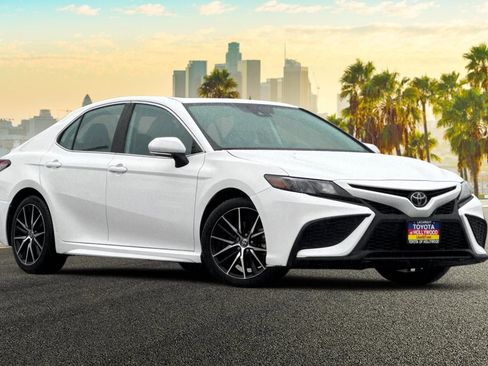 Used 2024 Toyota Camry SE w/ Cold Weather Package image 2