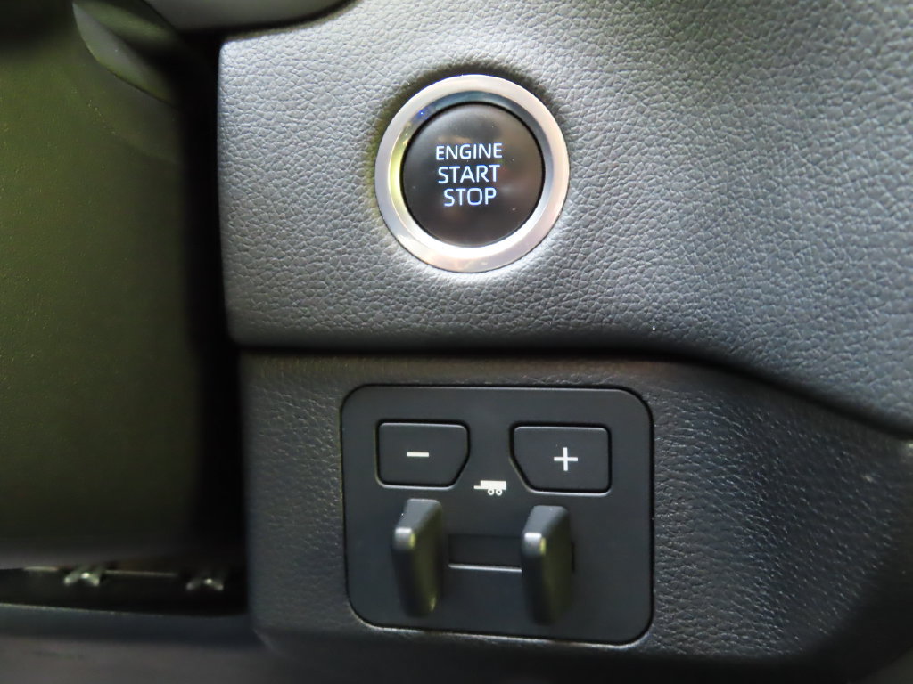 Used 2024 Toyota Tundra Limited AWD/4WD image 12