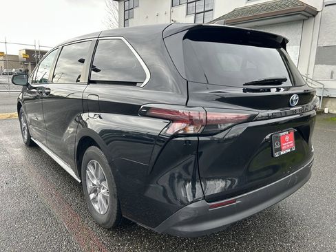 Certified 2024 Toyota Sienna LE image 7