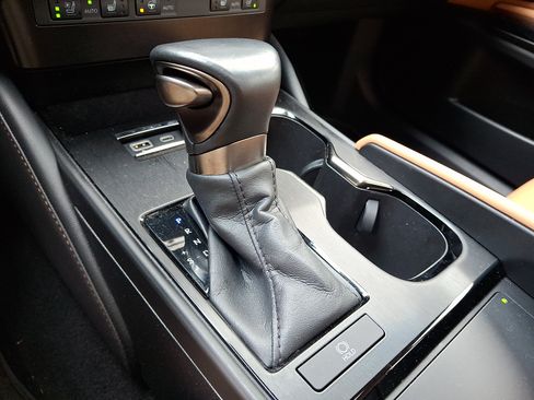 Certified 2023 Lexus ES 350 w/ Premium Package FWD image 16