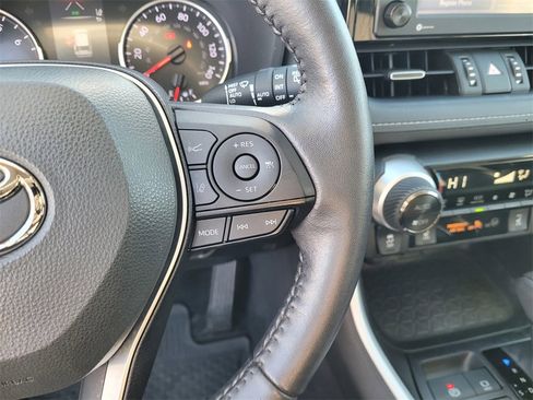 Used 2022 Toyota RAV4 XLE Premium image 23