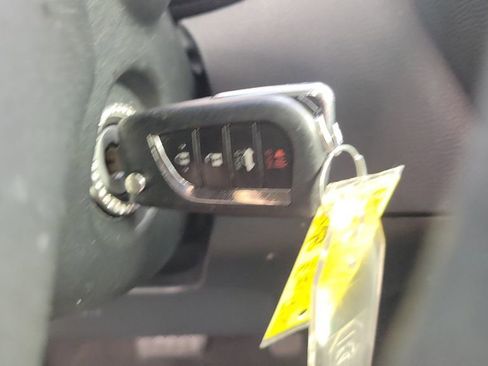 Used 2022 Toyota Corolla LE image 28