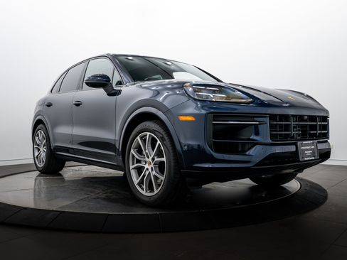 Certified 2026 Porsche Cayenne AWD/4WD image 9