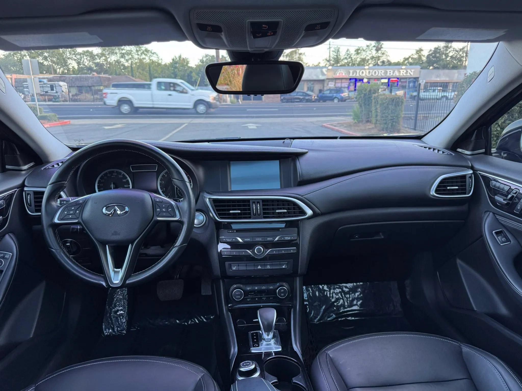 Used 2017 INFINITI QX30 Premium w/ Cargo Package FWD image 19