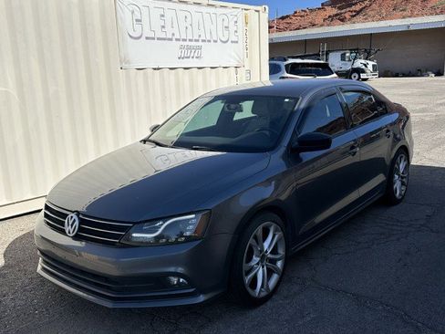 Used 2015 Volkswagen Jetta Sport FWD image 1