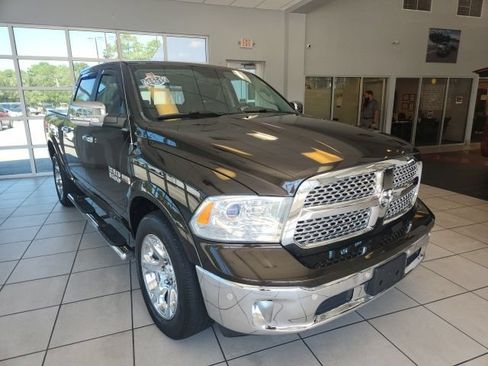 Used 2014 RAM 1500 Laramie w/ Convenience Group AWD/4WD image 2