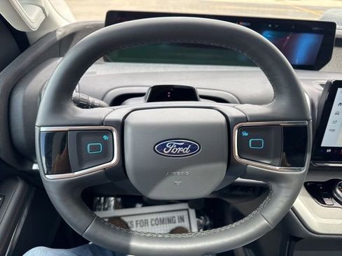 Used 2025 Ford Expedition Active AWD/4WD image 16