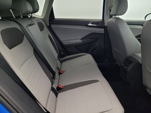 Used 2023 Volkswagen Taos SE w/ Panoramic Sunroof Package AWD/4WD image 19