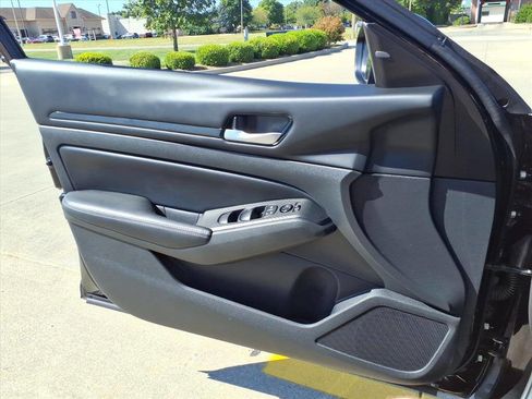 Used 2024 Nissan Altima 2.5 SV w/ SV Premium Package image 21