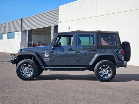 Used 2017 Jeep Wrangler Unlimited Sport w/ Connectivity Group AWD/4WD image 9