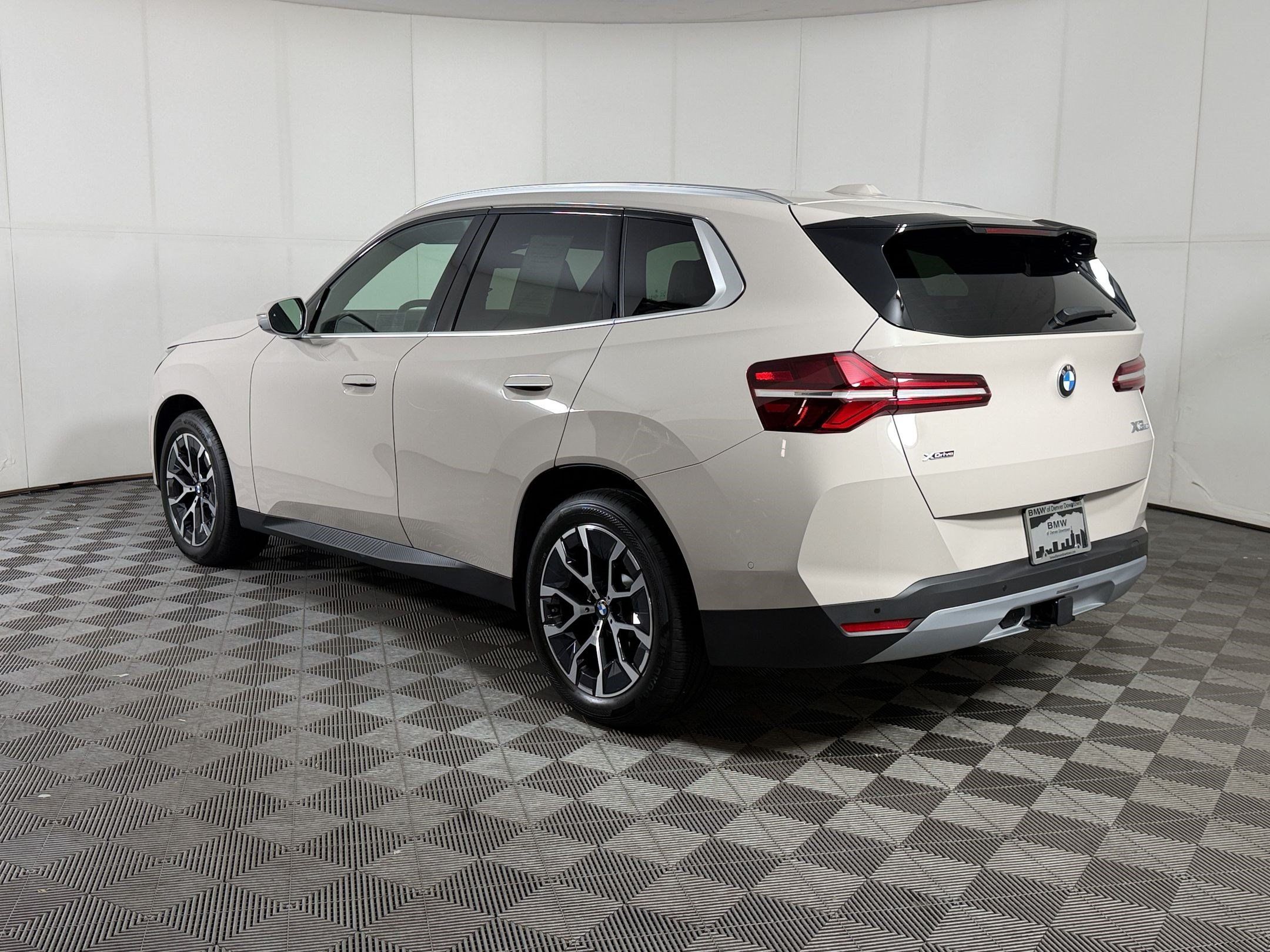 Used 2026 BMW X3 xDrive30i w/ Premium Package AWD/4WD image 3