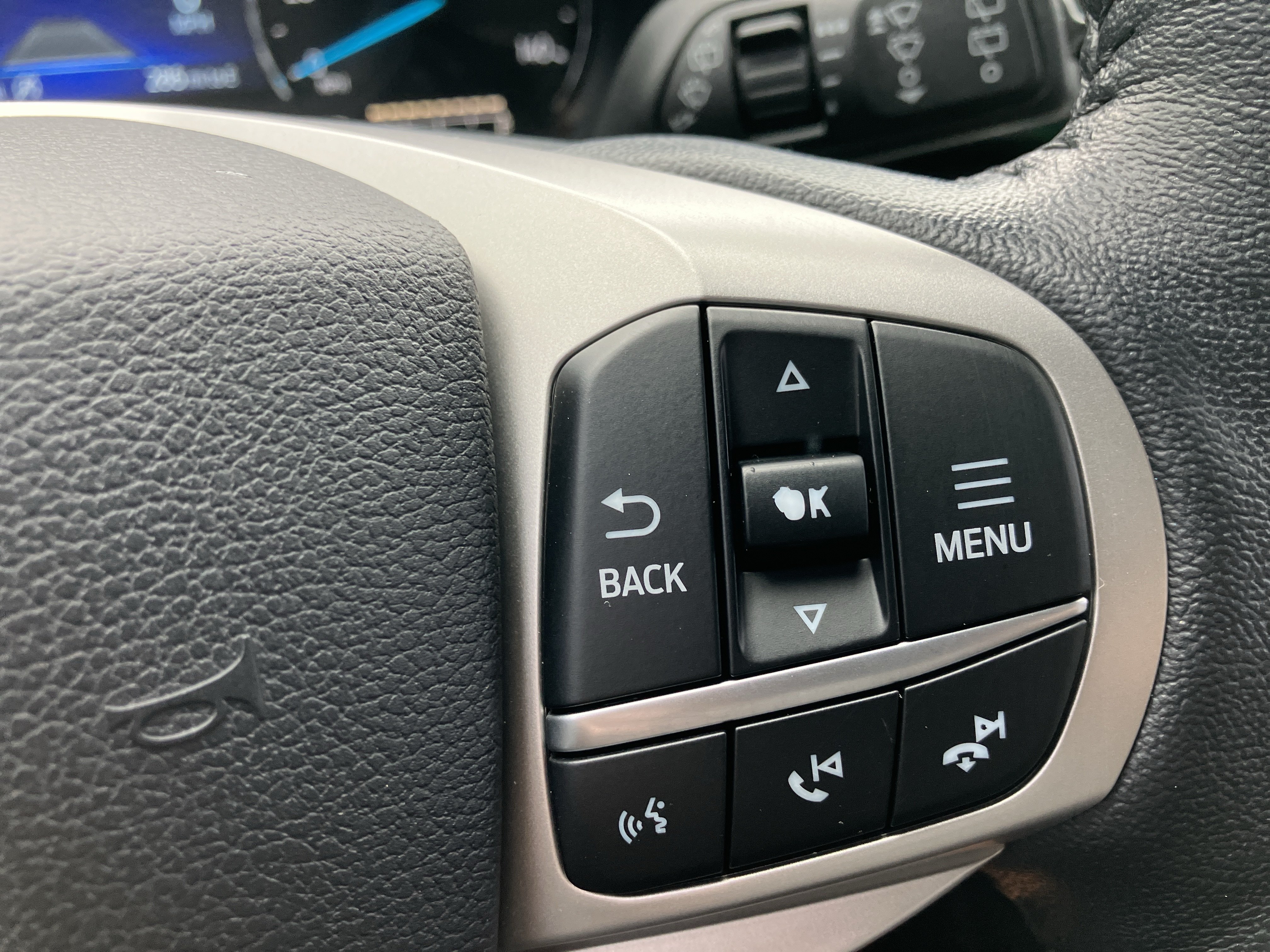Used 2021 Ford Explorer XLT w/ Equipment Group 202A AWD/4WD image 26