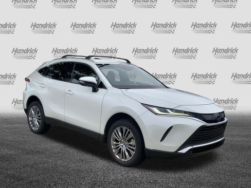 Used 2022 Toyota Venza XLE AWD/4WD image 2