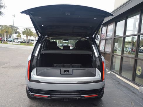 Used 2025 Land Rover Range Rover SE image 33