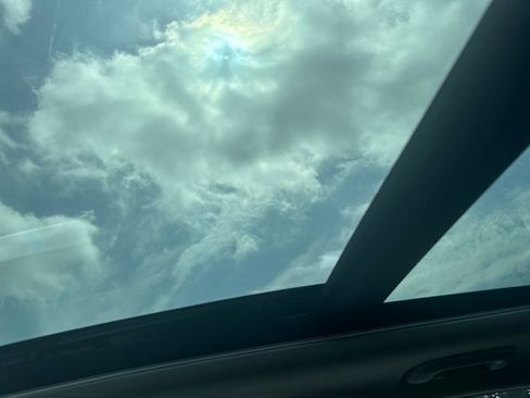 Used 2025 Kia Sorento EX w/ Panoramic Sunroof Package FWD image 9