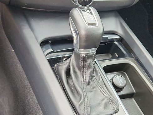 Used 2019 Volvo XC60 T5 Momentum image 16