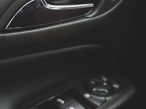 Used 2021 Chevrolet Equinox LT FWD image 19