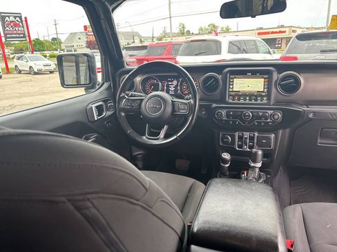 Used 2018 Jeep Wrangler Unlimited Sport S AWD/4WD image 26