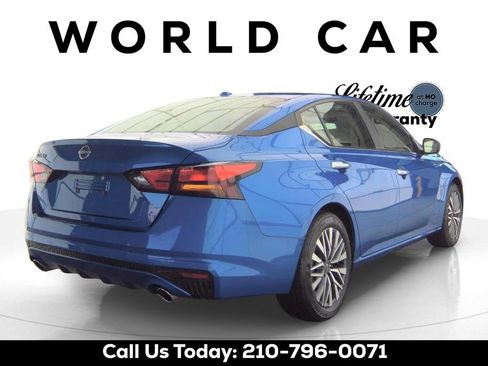 Used 2025 Nissan Altima 2.5 SV w/ SV Premium Package FWD image 2