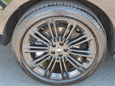 Used 2025 Land Rover Range Rover SE AWD/4WD image 11