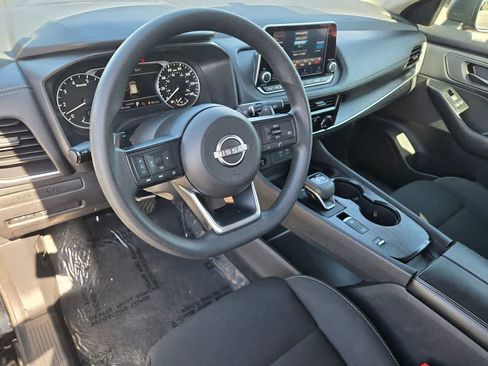 Used 2024 Nissan Rogue S FWD image 10