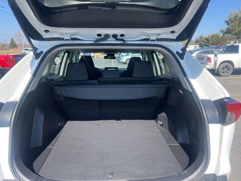 Used 2022 Toyota RAV4 LE image 18