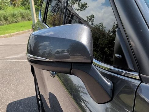 Used 2021 Toyota Highlander XLE FWD image 12